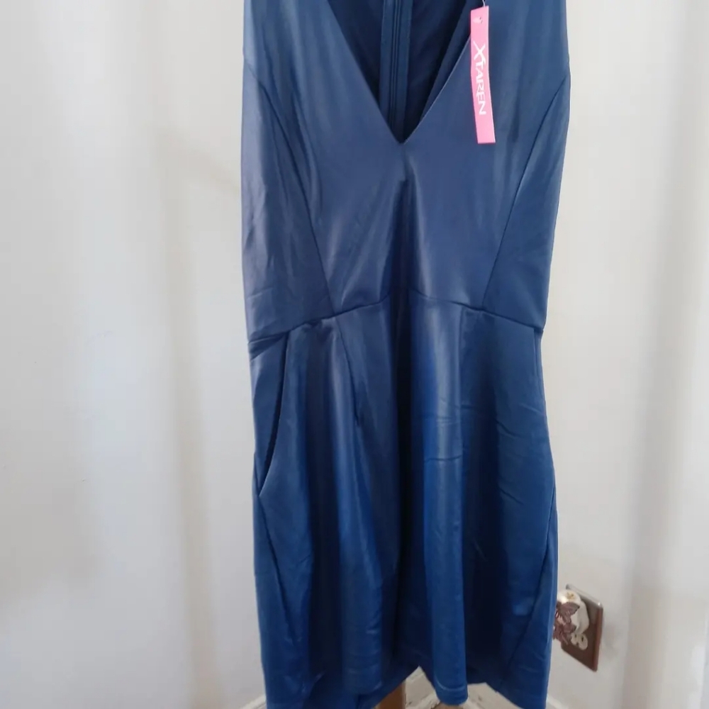 Xtaren Women's Jumpsuit / Romper Shorts Sleeveless 1 piece in blue - Size Large